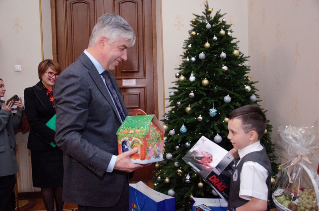 Logvinenko presented