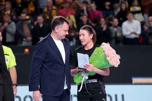 Slusar and handball