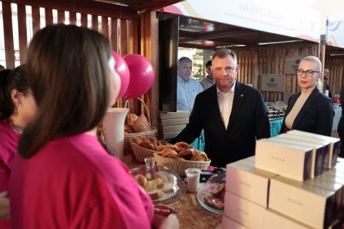 Slusar and quality sign