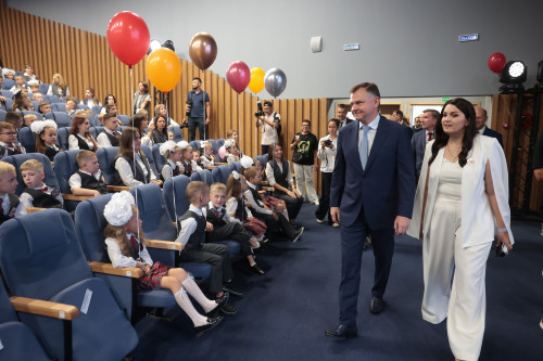 Slusar met children
