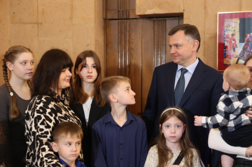 Slusar with children families