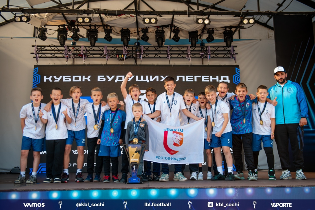 Yourng footbolists winners